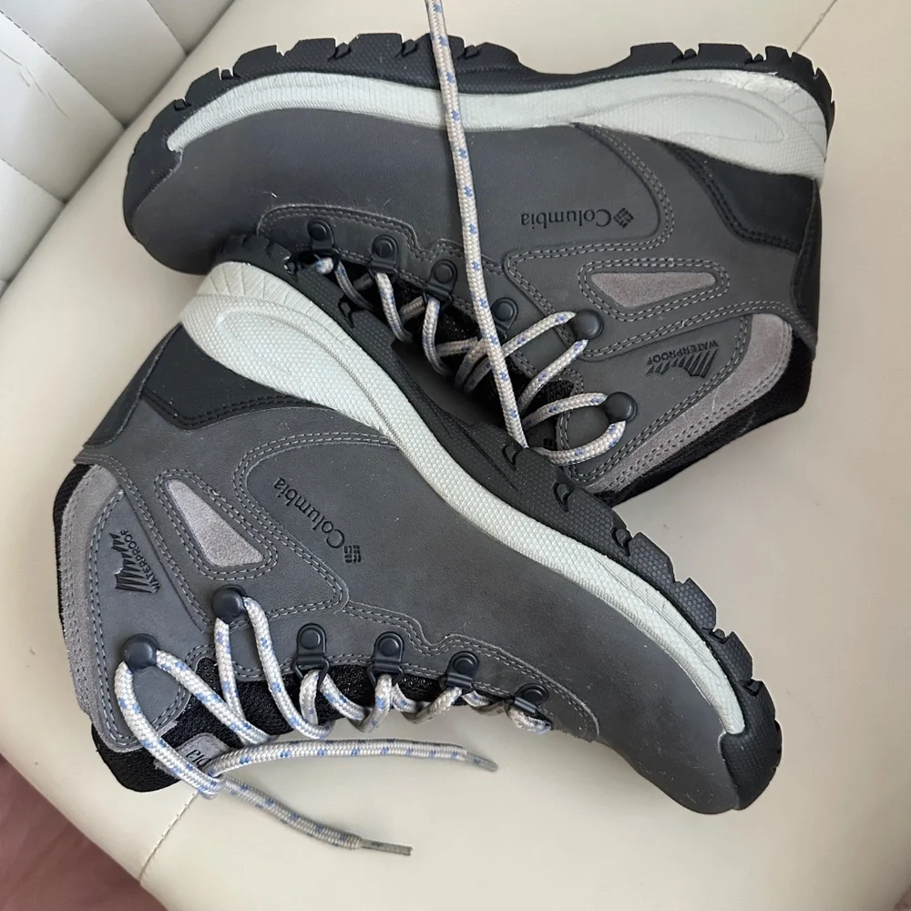 Columbia Women's Hiking Boots 9 - Picture 6 of 10